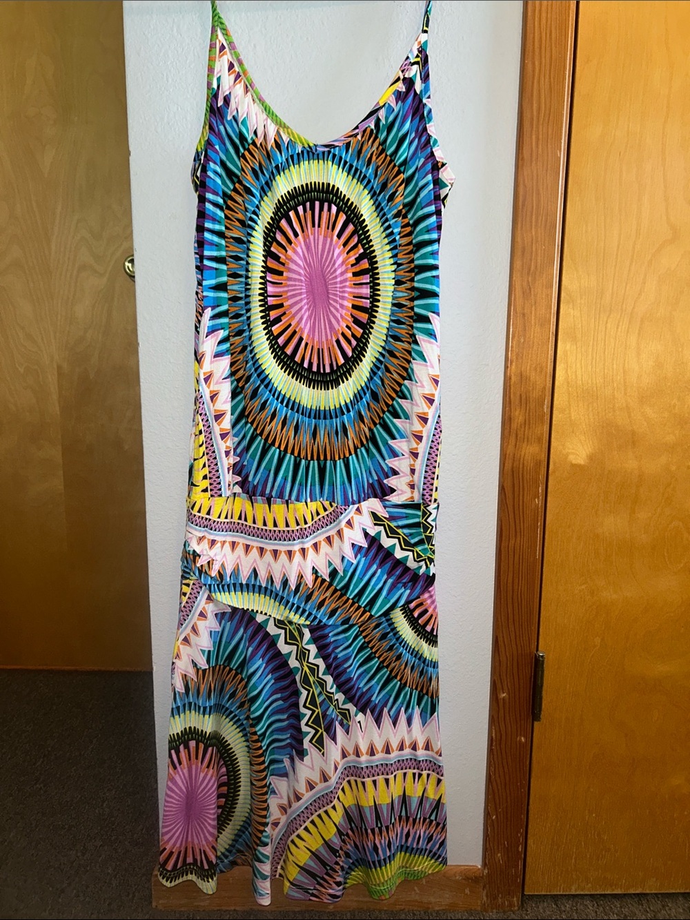 Sleeveless Multicolor Midi Dress with Pink and Teal Sunburst Print by Lascana